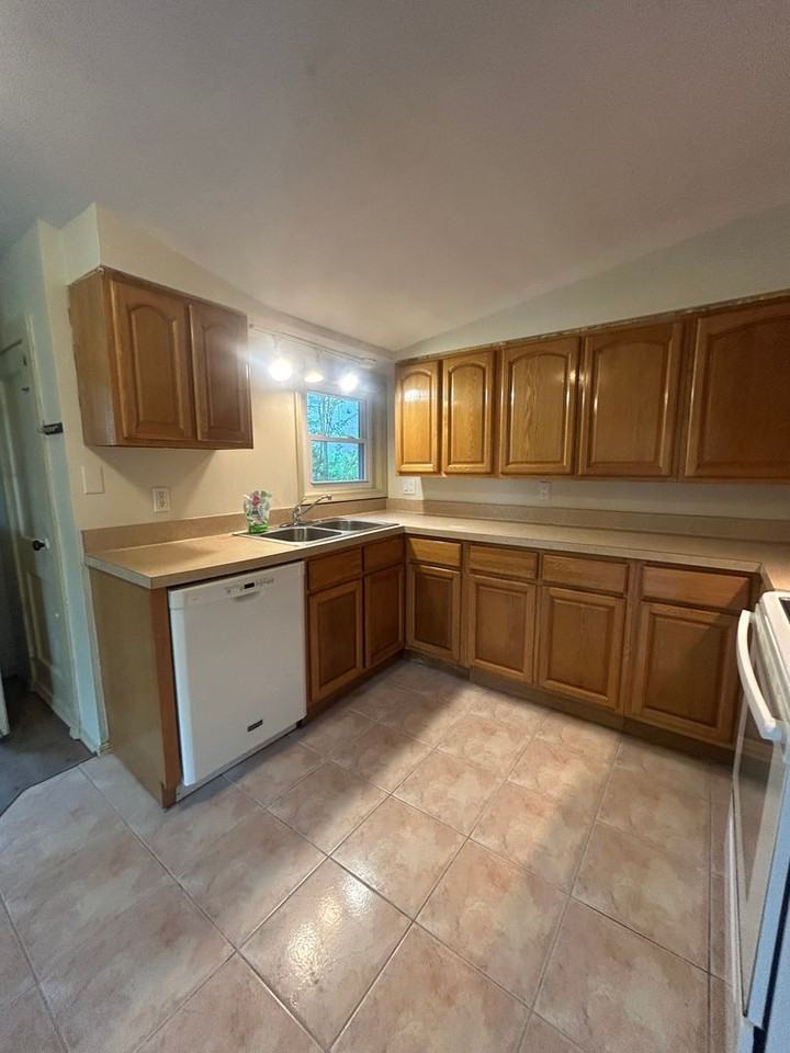 5683 Creekview Rd - Photo 3 of 27