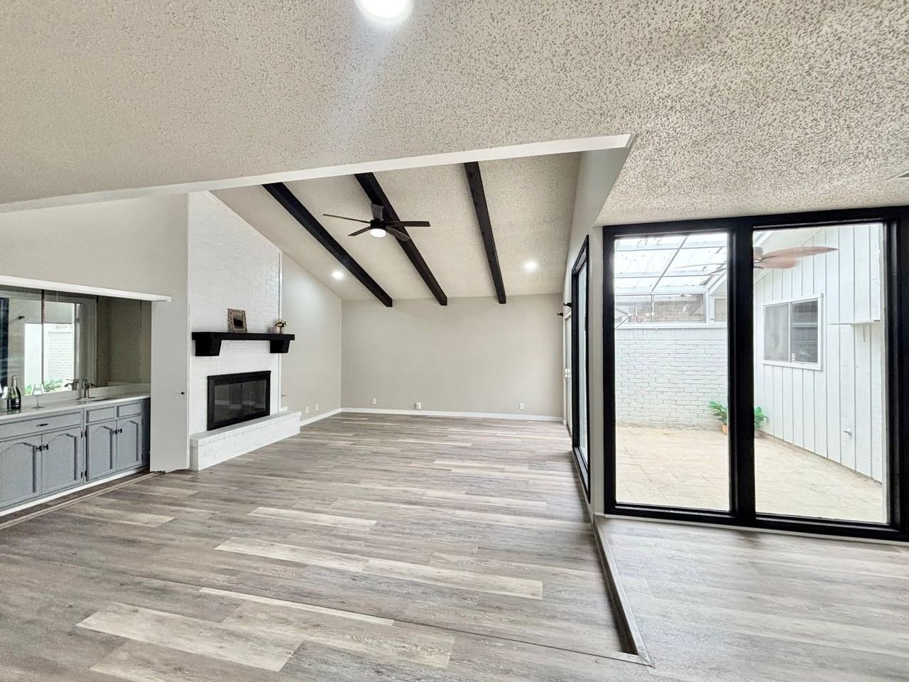 5202 Metcalf - Photo 4 of 30