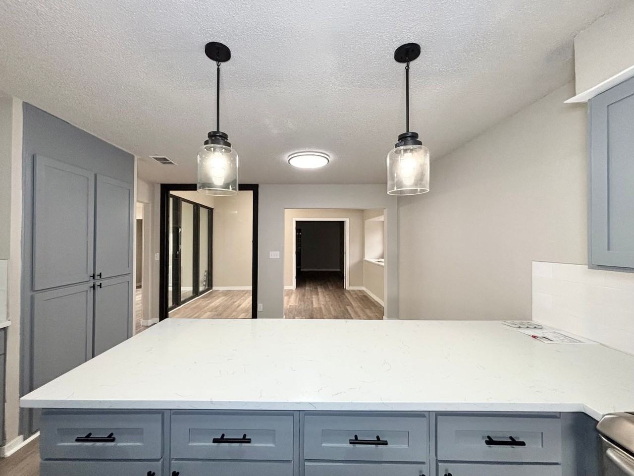 5202 Metcalf - Photo 5 of 30