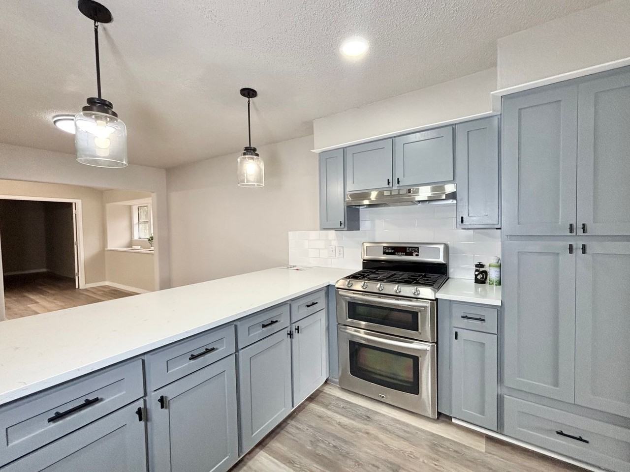 5202 Metcalf - Photo 7 of 30
