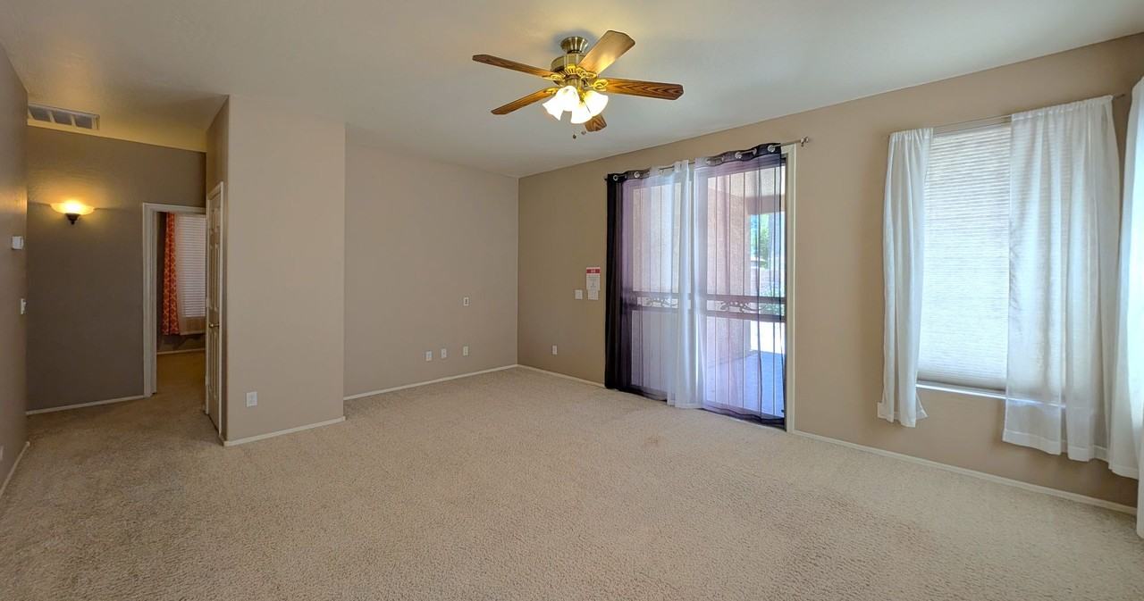 4236 E Oxford Ln - Photo 6 of 47