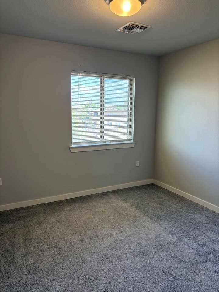 11571 Leonor Duran St - Photo 2 of 23