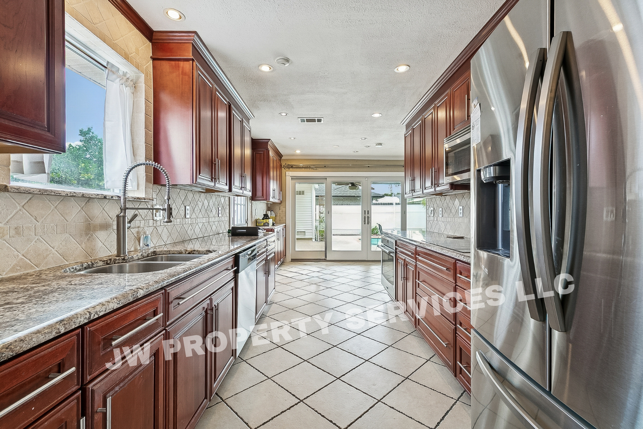3228 Lake Trail Dr - Photo 4 of 13