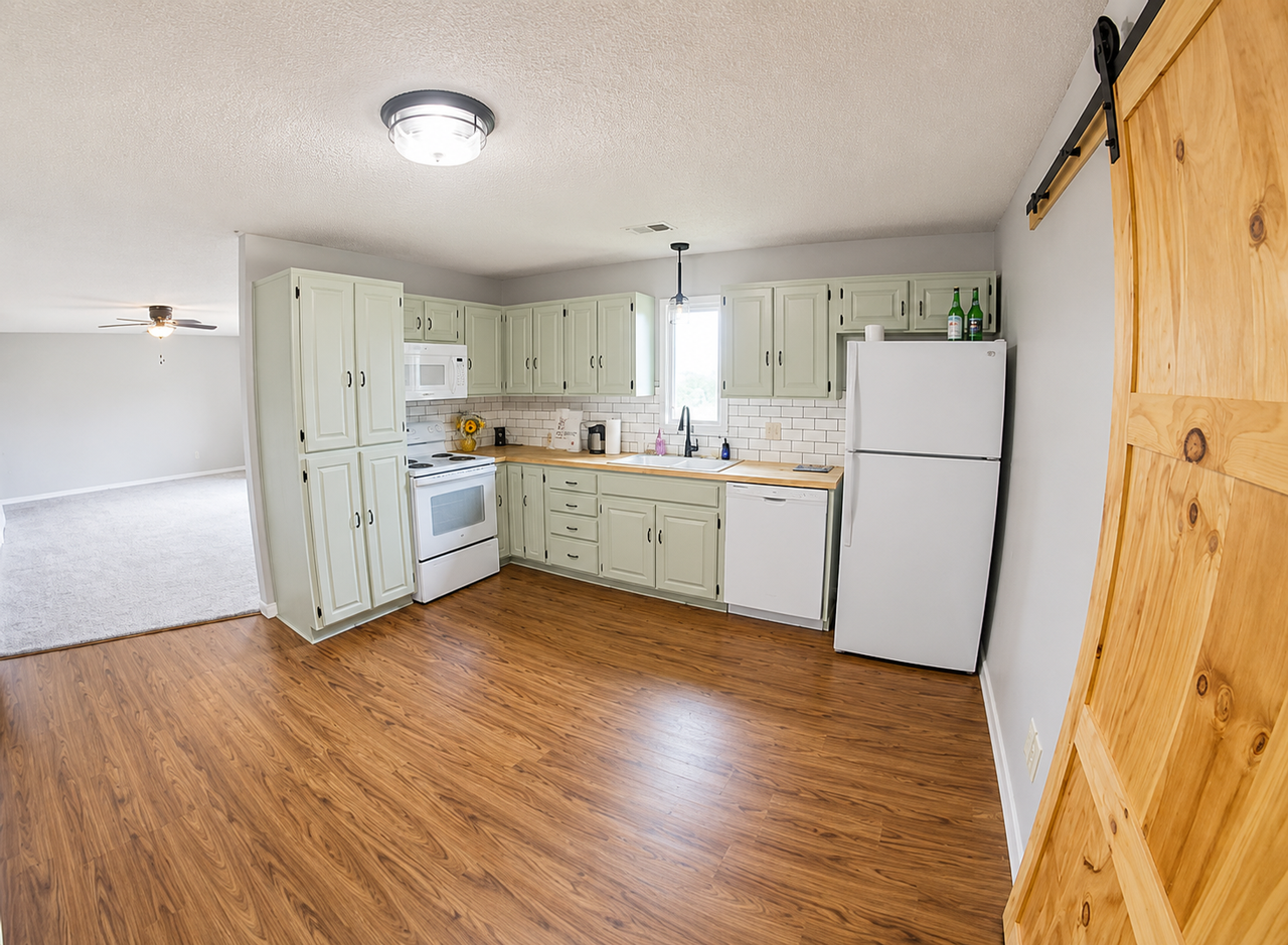 703 Mission Ave - Photo 3 of 9