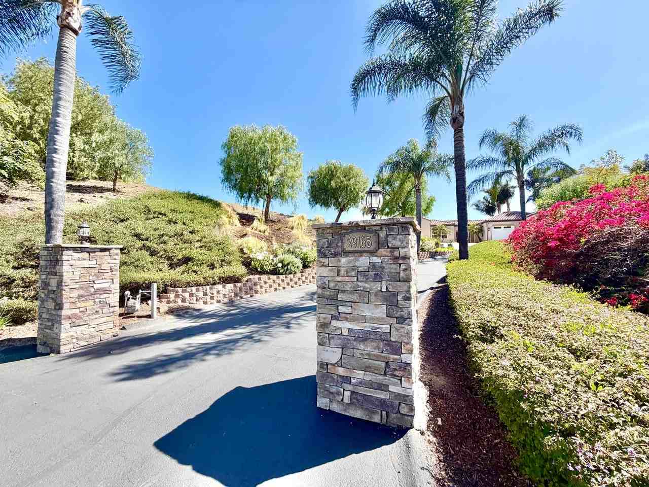 29165 Ridgeline Ct - Photo 4 of 50