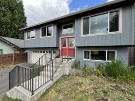 3919 Se Monroe St - Photo 1 of 1
