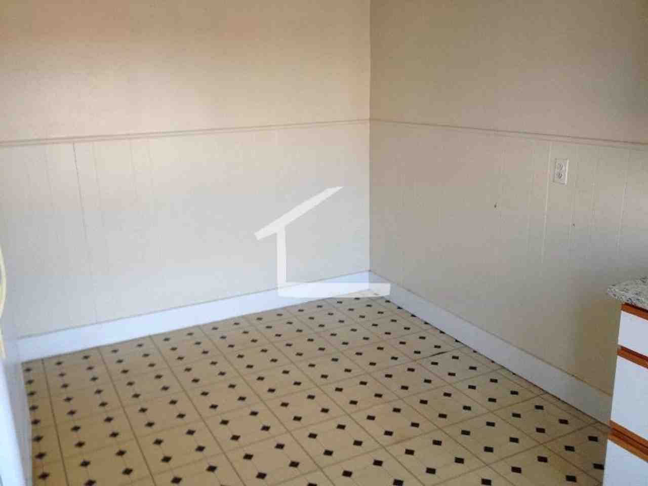 190 Winthrop Rd - Photo 3 of 20