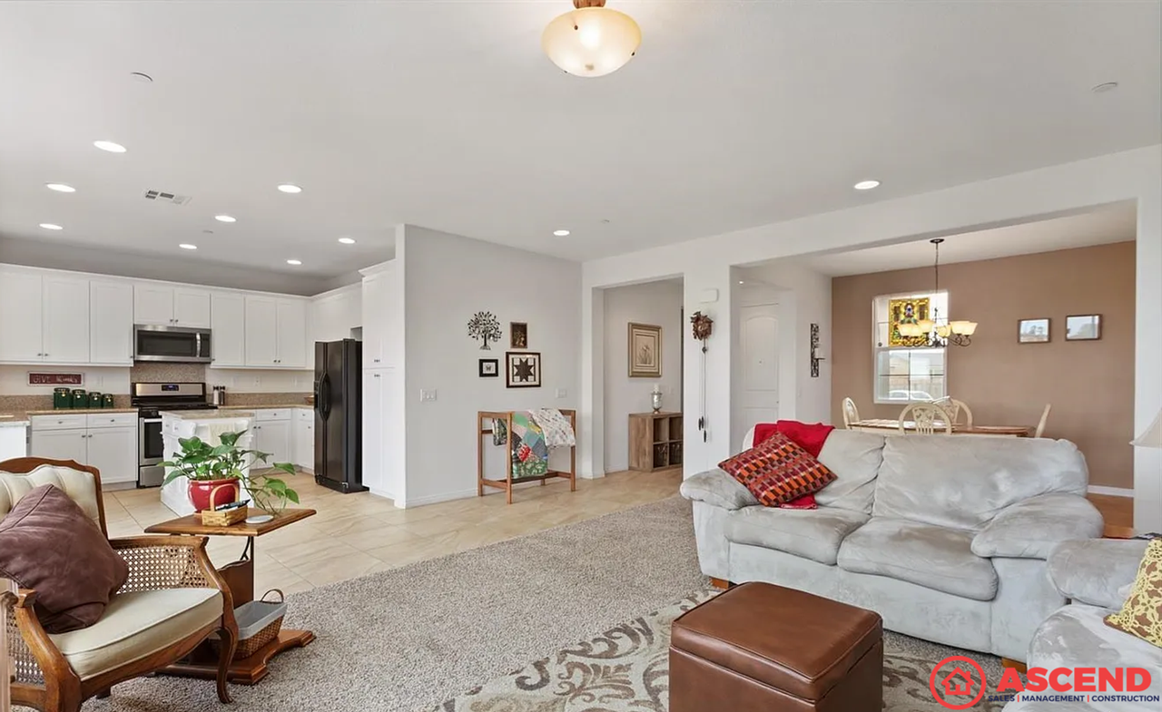 8209 Coral Point Ct - Photo 3 of 18