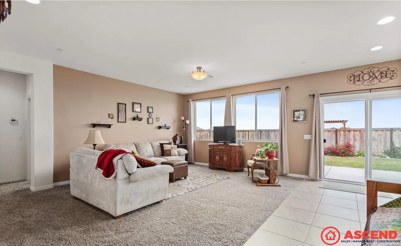 8209 Coral Point Ct - Photo 4 of 18