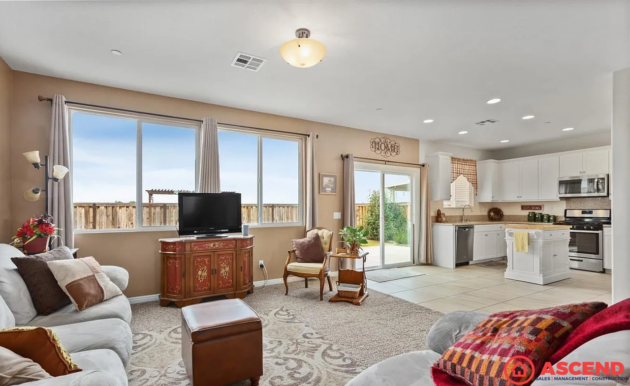 8209 Coral Point Ct - Photo 5 of 18