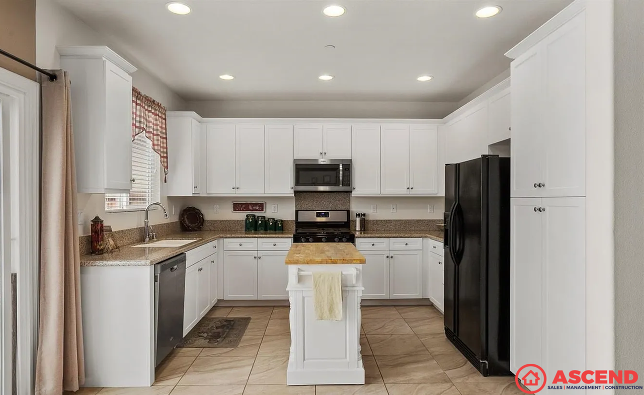 8209 Coral Point Ct - Photo 6 of 18