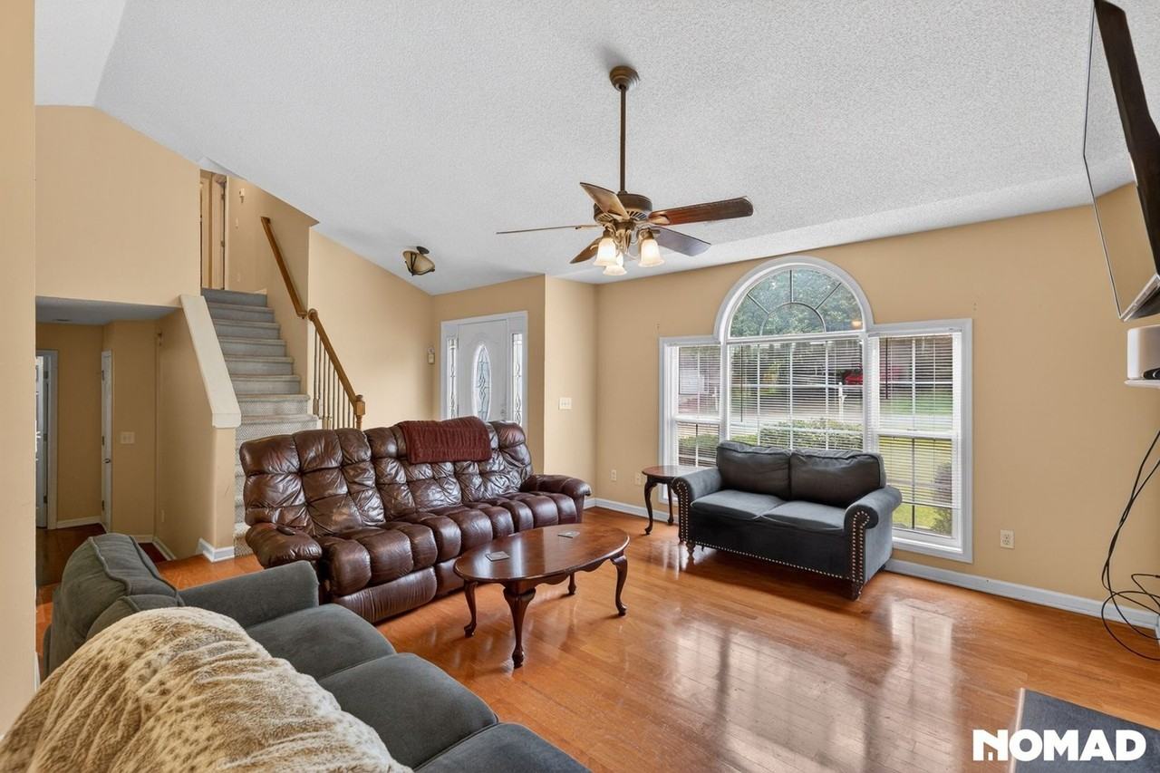 2226 Dresden Grn Nw - Photo 3 of 32