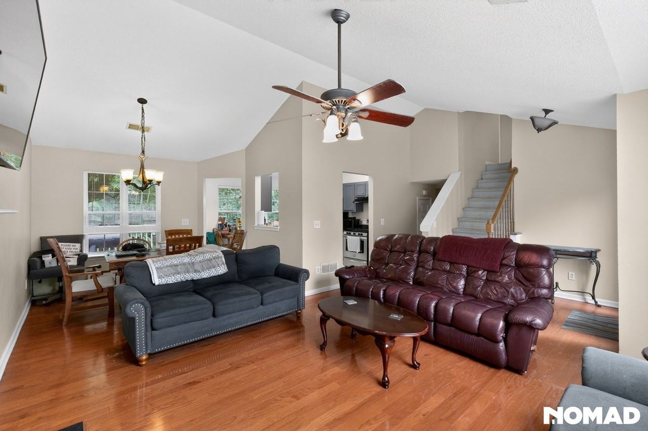 2226 Dresden Grn Nw - Photo 4 of 32