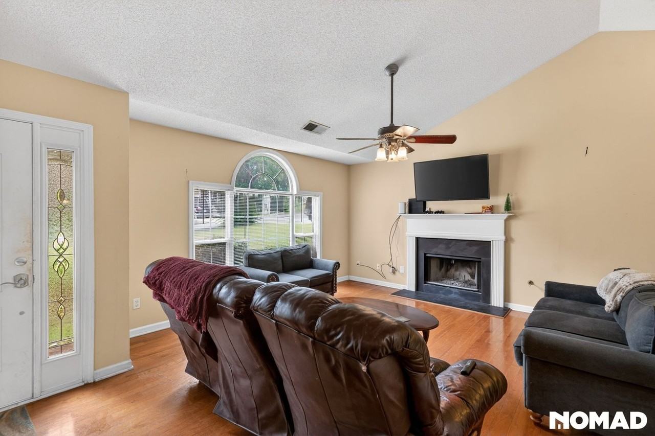 2226 Dresden Grn Nw - Photo 5 of 32
