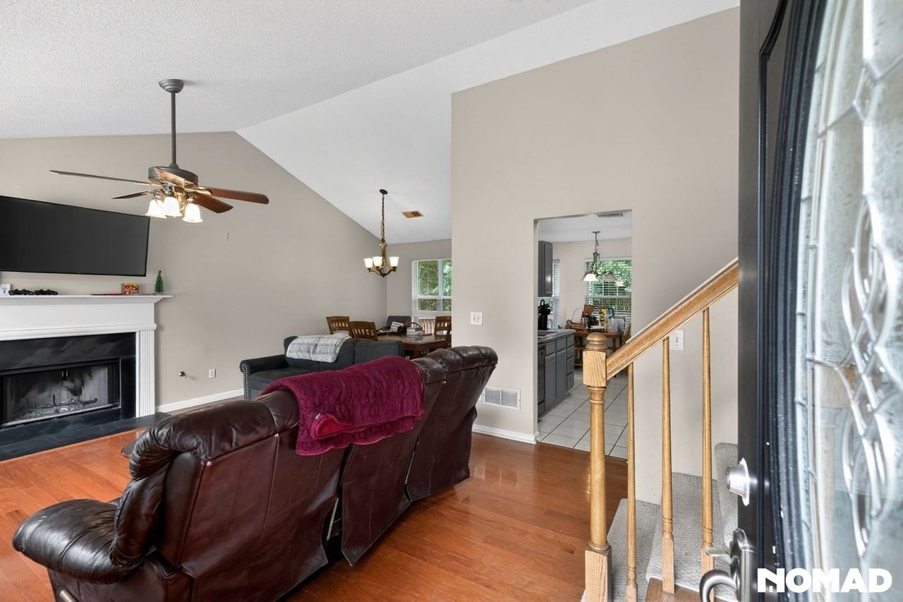 2226 Dresden Grn Nw - Photo 7 of 32