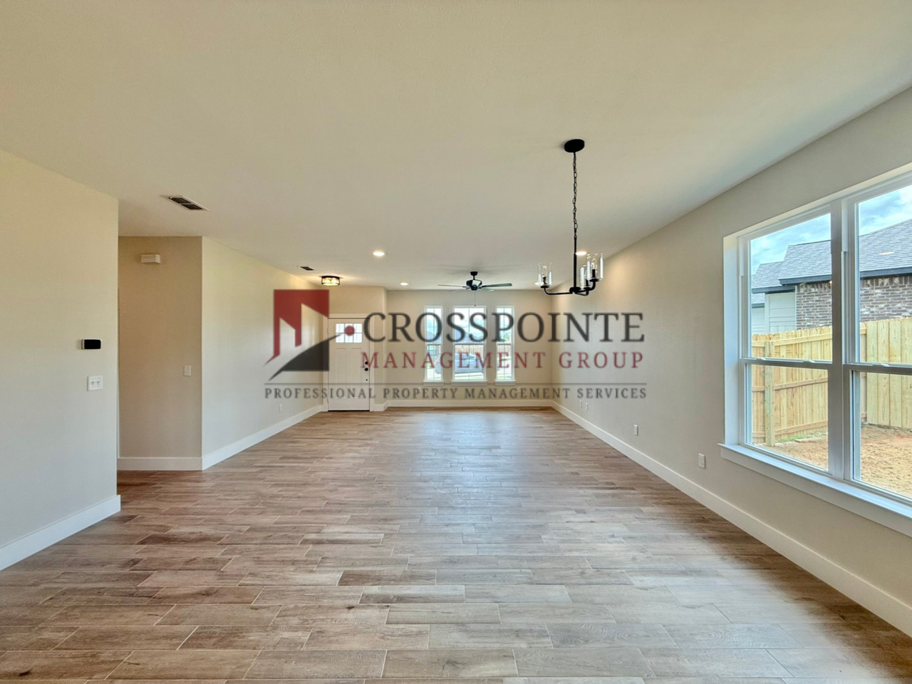 17430 Crossing Cir - Photo 3 of 25