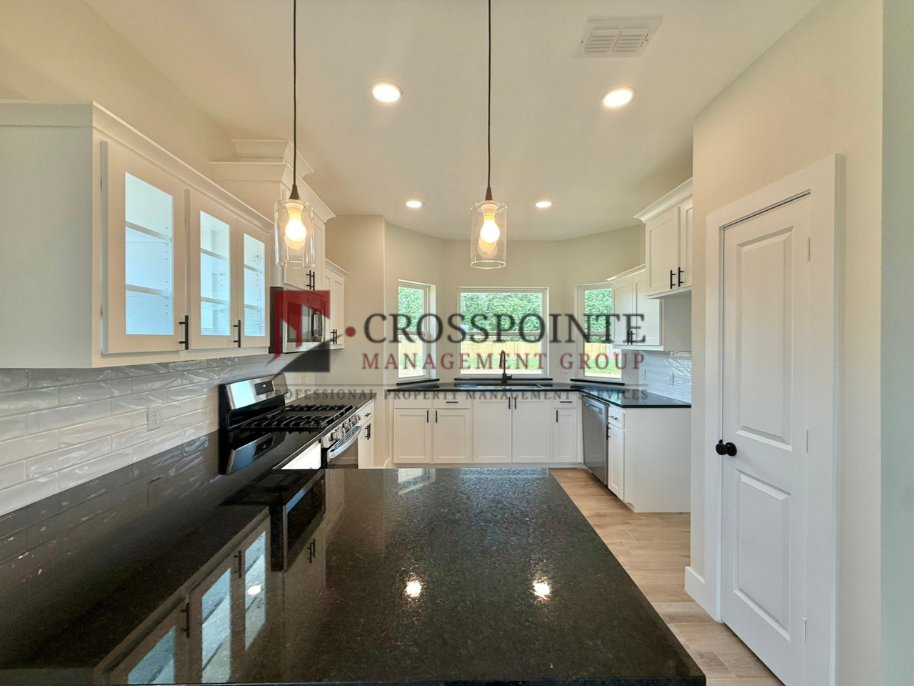 17430 Crossing Cir - Photo 6 of 25