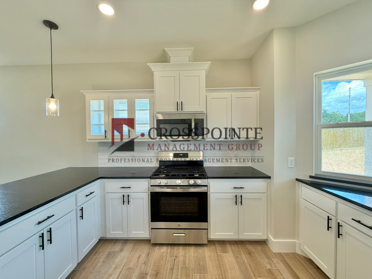 17430 Crossing Cir - Photo 7 of 25