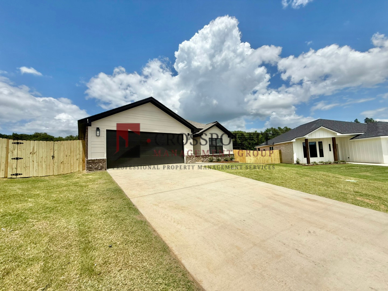 17434 Crossing Cir - Photo 2 of 20