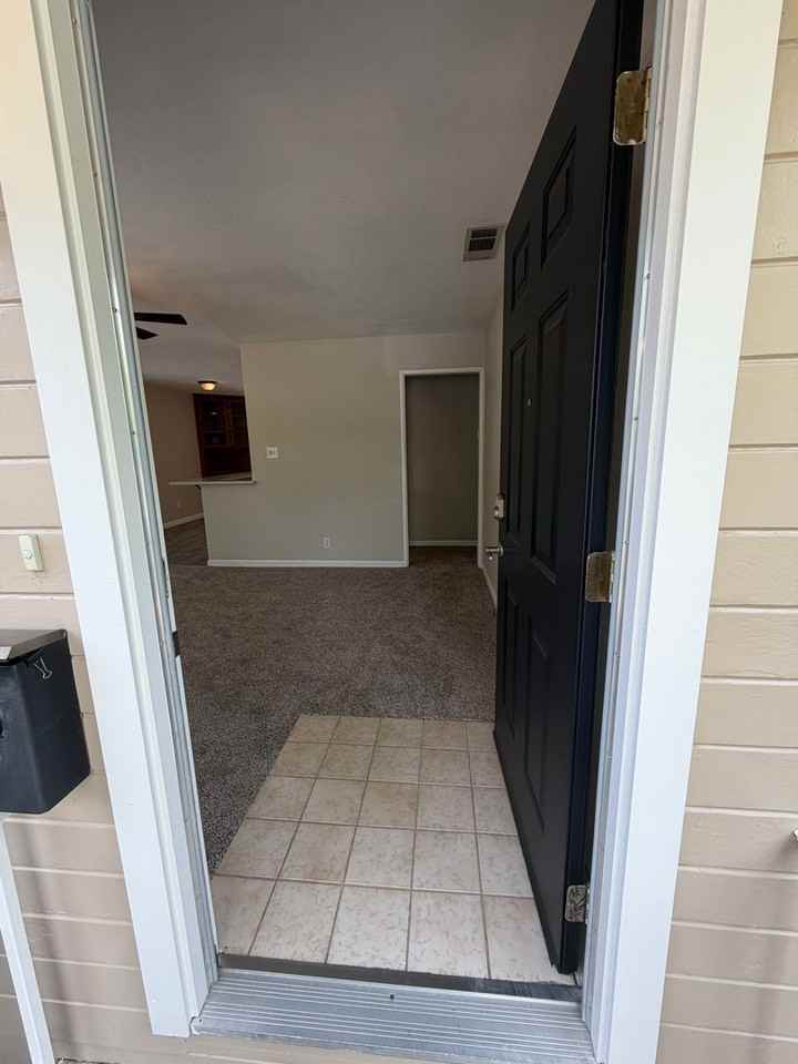 2548 52nd St - Photo 7 of 25