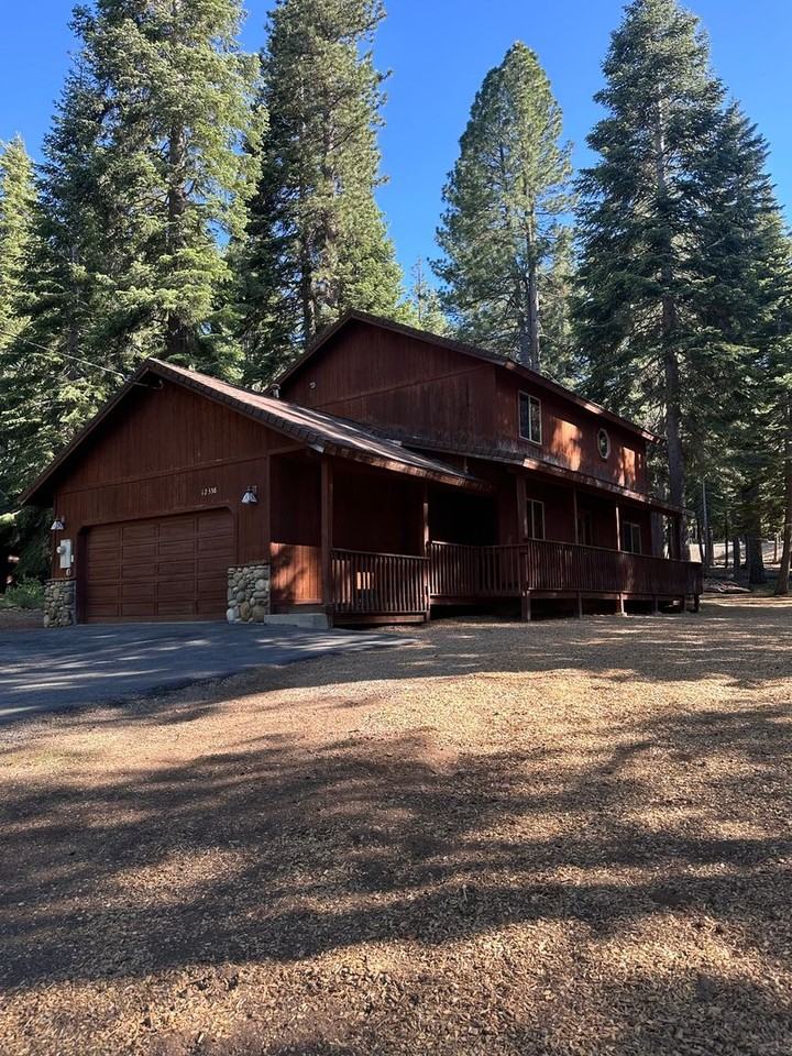 12358 Greenwood Dr