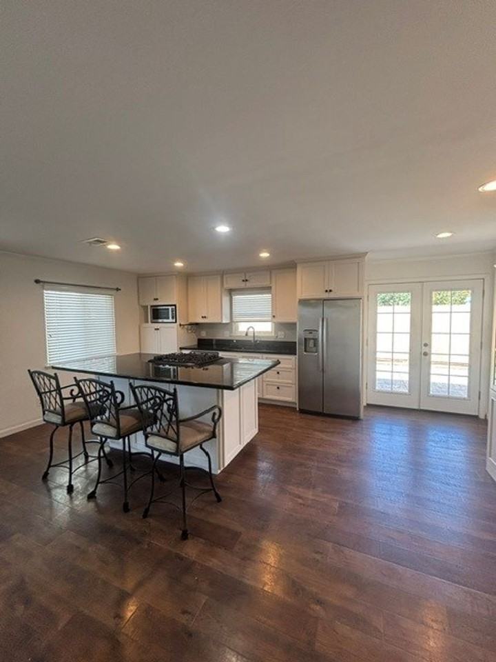 1201 Russ Ct - Photo 3 of 13