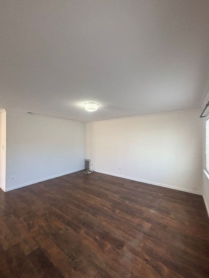 1201 Russ Ct - Photo 4 of 13
