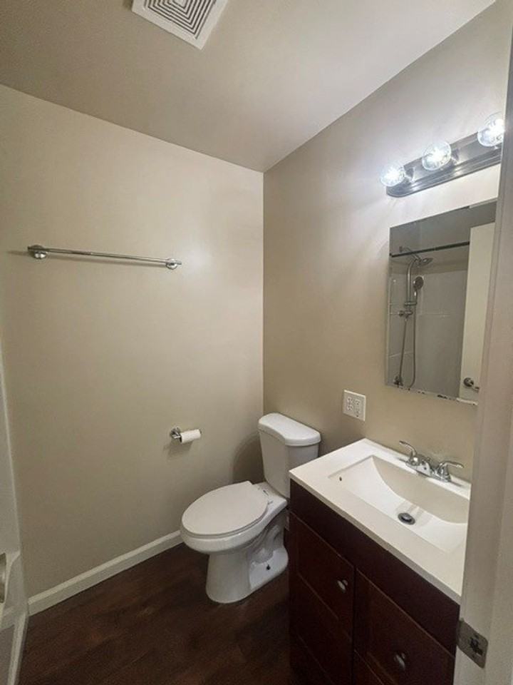 1201 Russ Ct - Photo 5 of 13