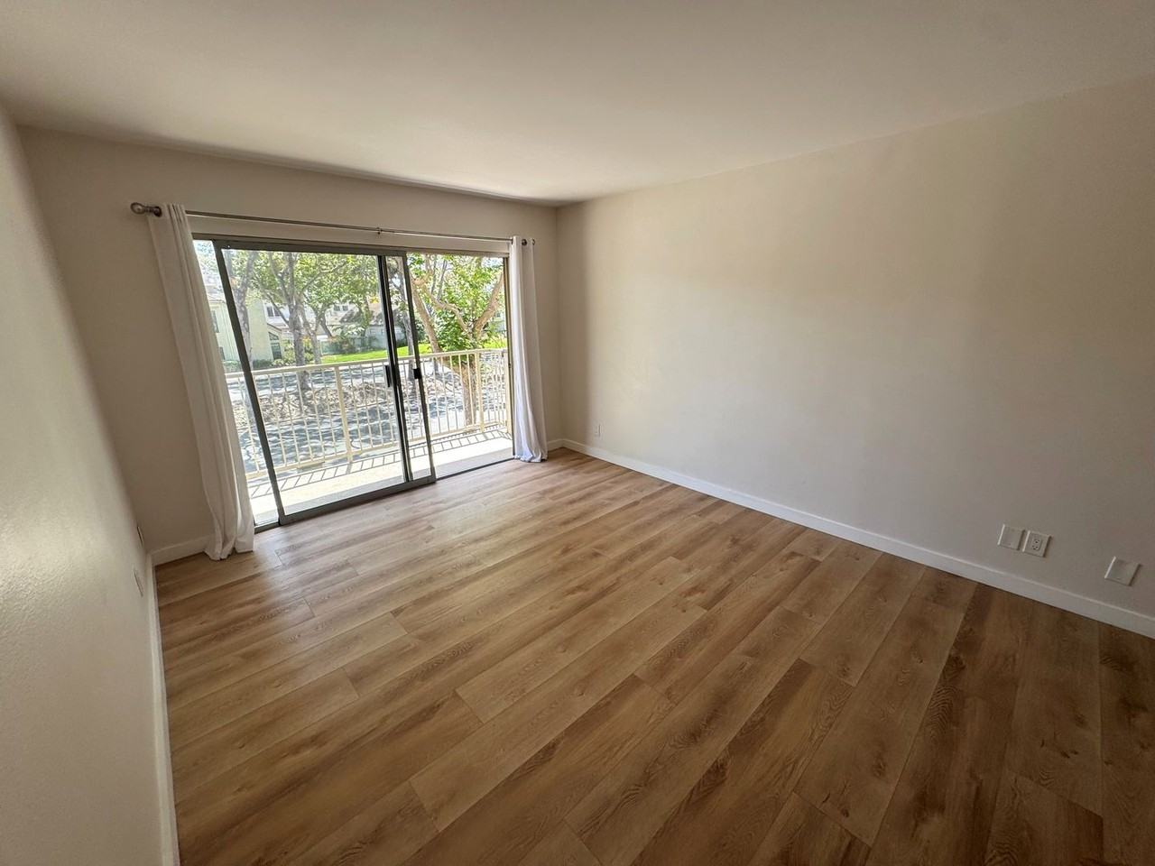 390 E Surfside Dr - Photo 5 of 38