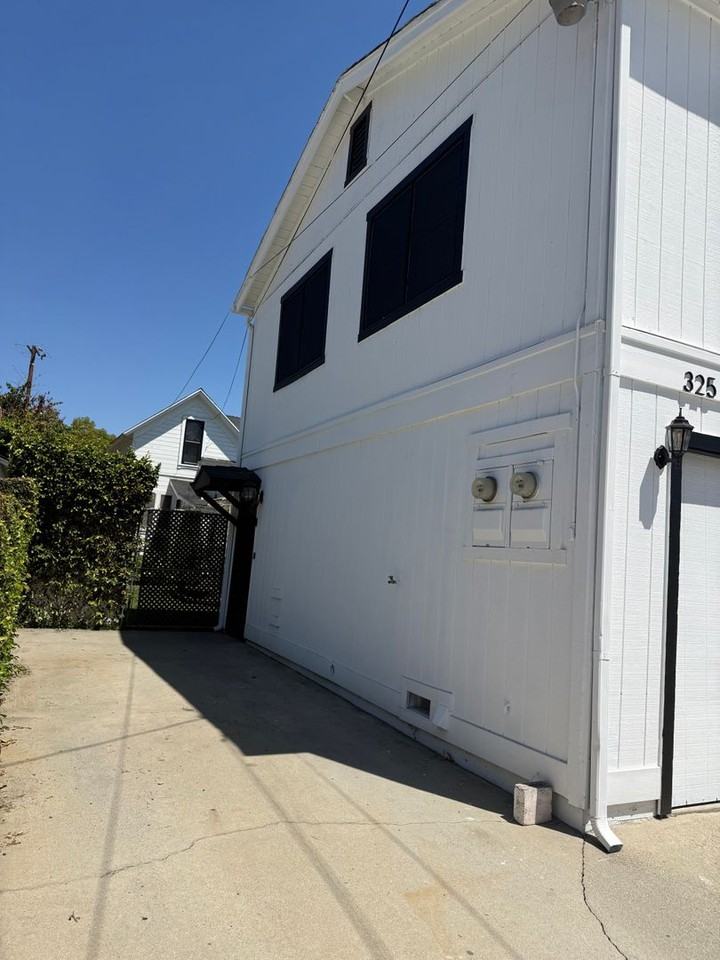 325 N Vermont Ave - Photo 2 of 11