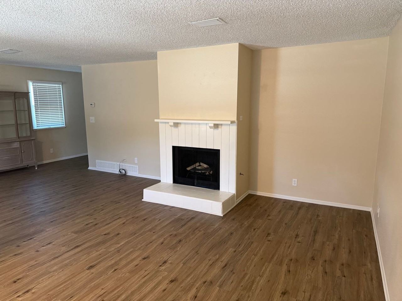 325 N Vermont Ave - Photo 4 of 11