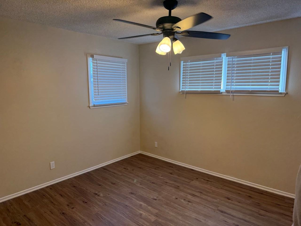 325 N Vermont Ave - Photo 5 of 11