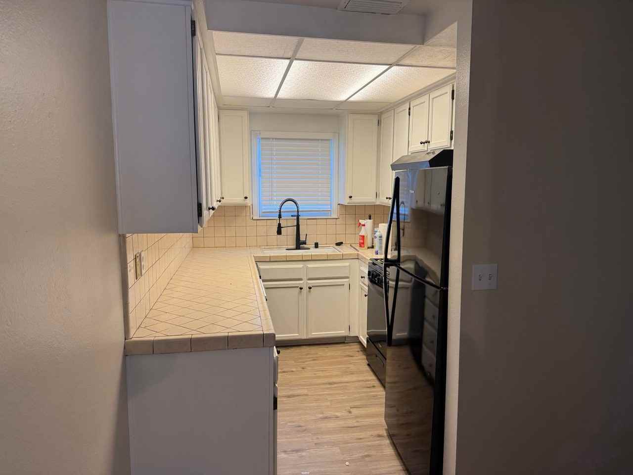 325 N Vermont Ave - Photo 6 of 11
