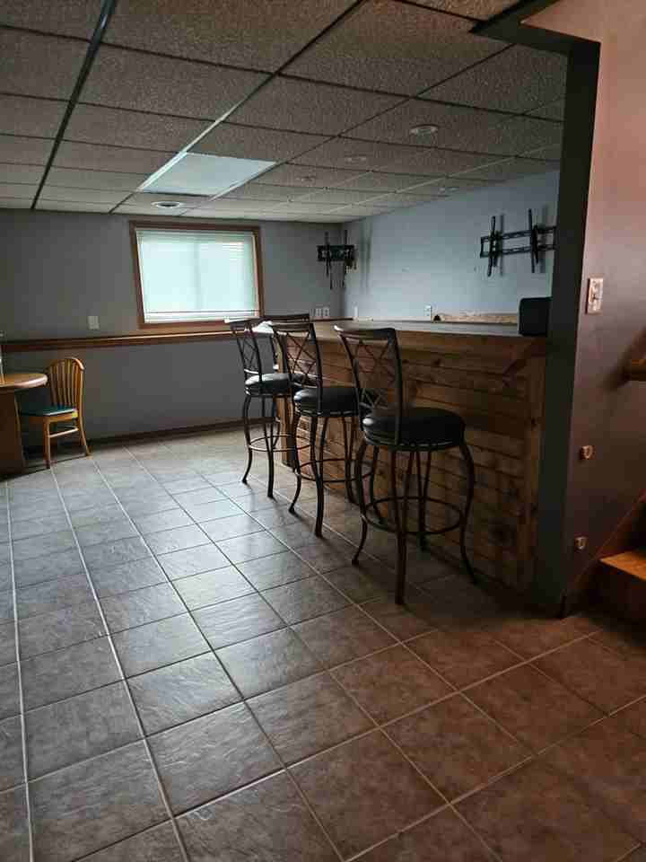 704 S Lawrence Way - Photo 2 of 15