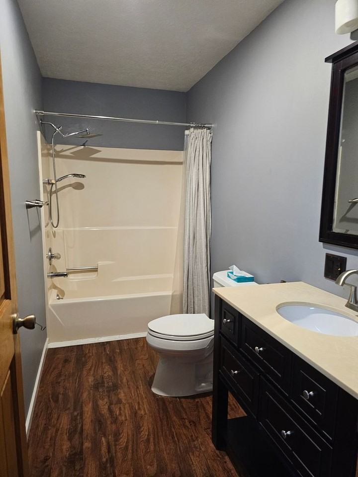 704 S Lawrence Way - Photo 4 of 15