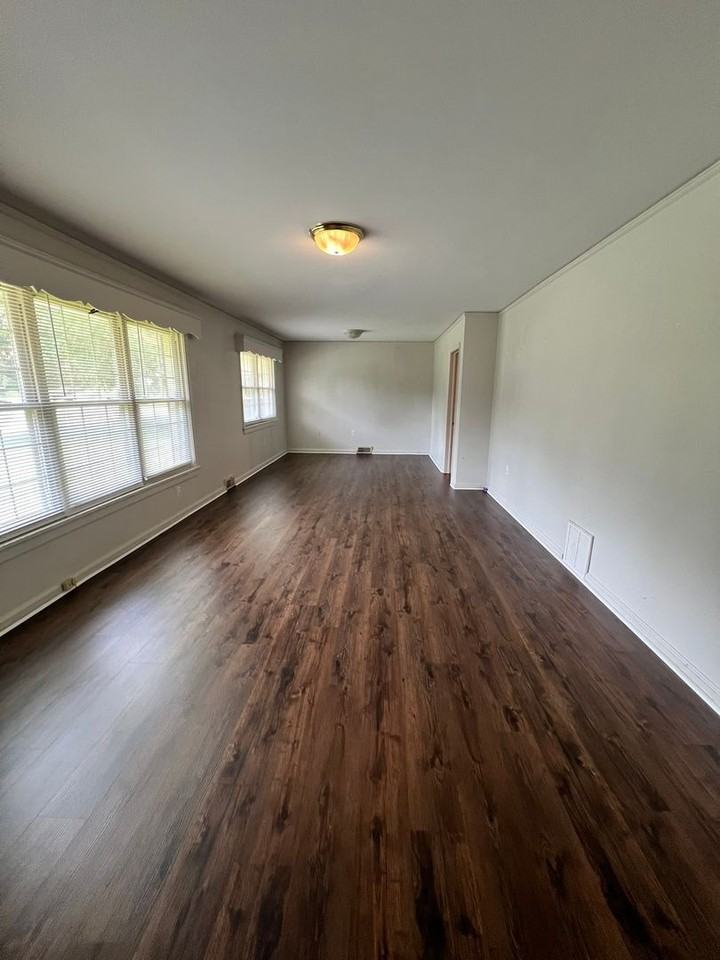 401 Shannon Way - Photo 3 of 12