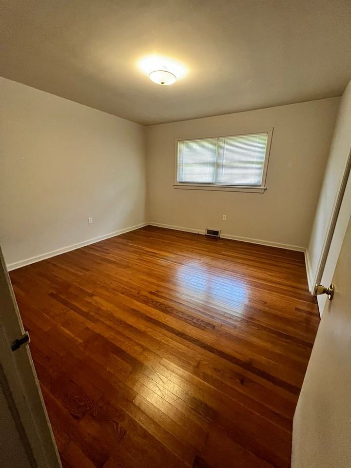 401 Shannon Way - Photo 7 of 12