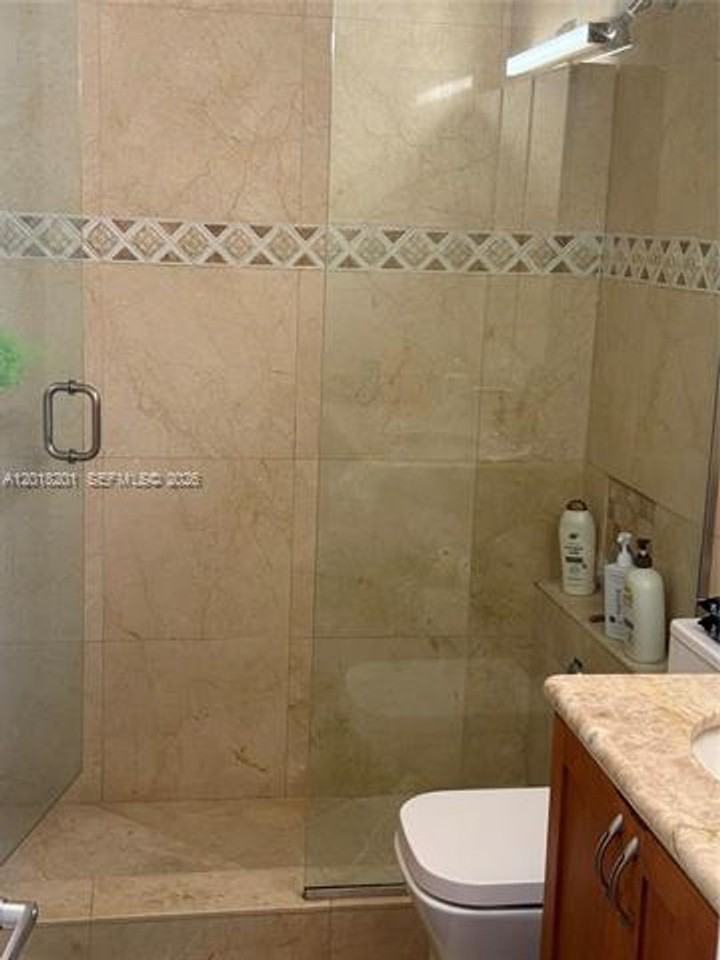 5750 Collins Ave #9K - Photo 5 of 10
