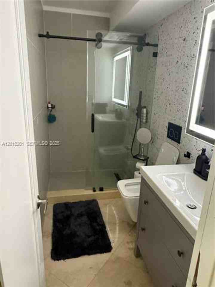 5750 Collins Ave #9K - Photo 7 of 10