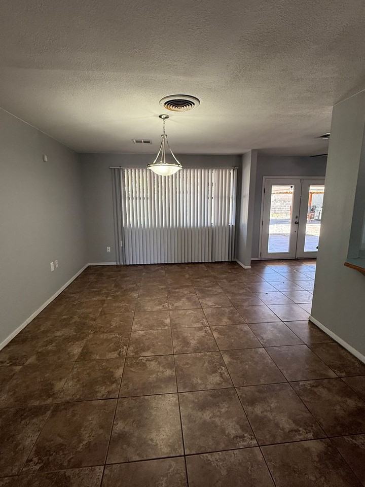 3015 Del Sur - Photo 2 of 20