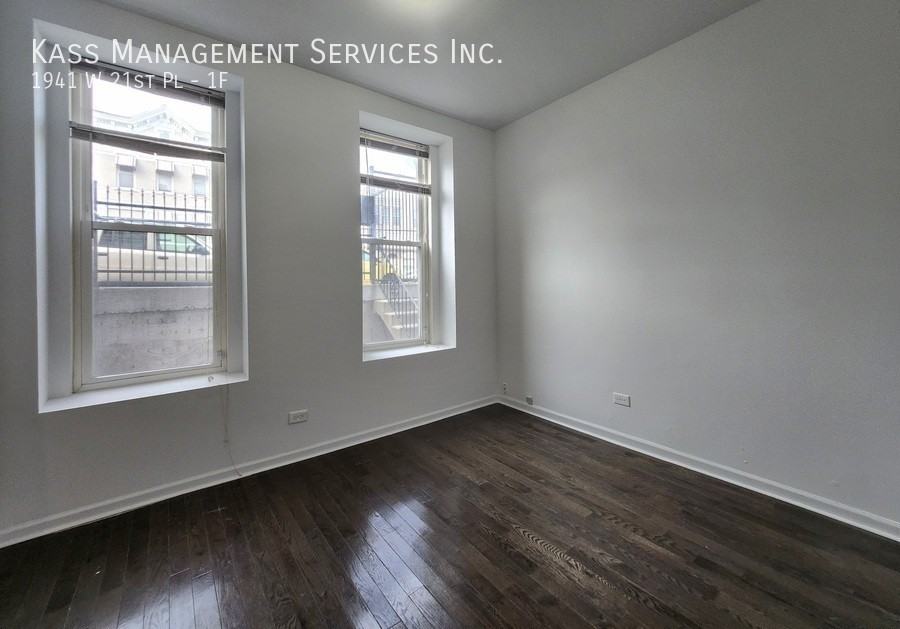 1941 W 21st Pl #1F - Photo 2 of 11