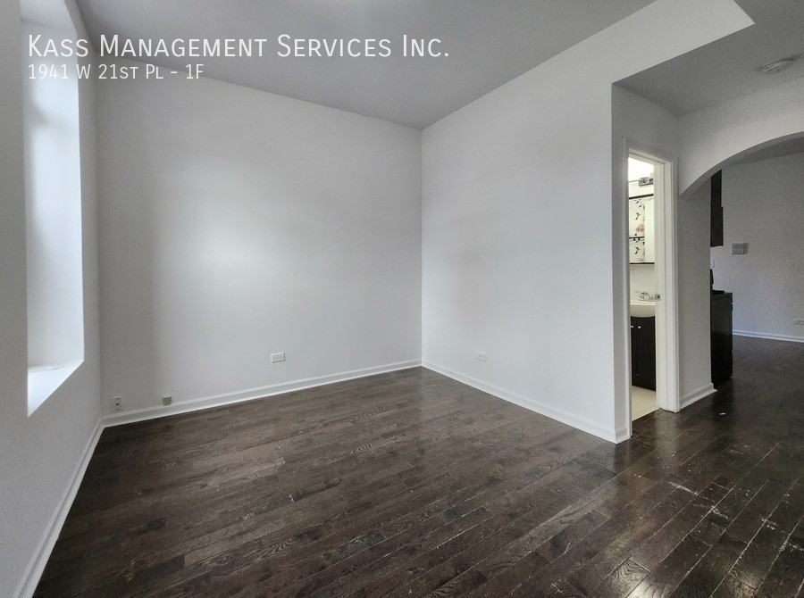 1941 W 21st Pl #1F - Photo 3 of 11