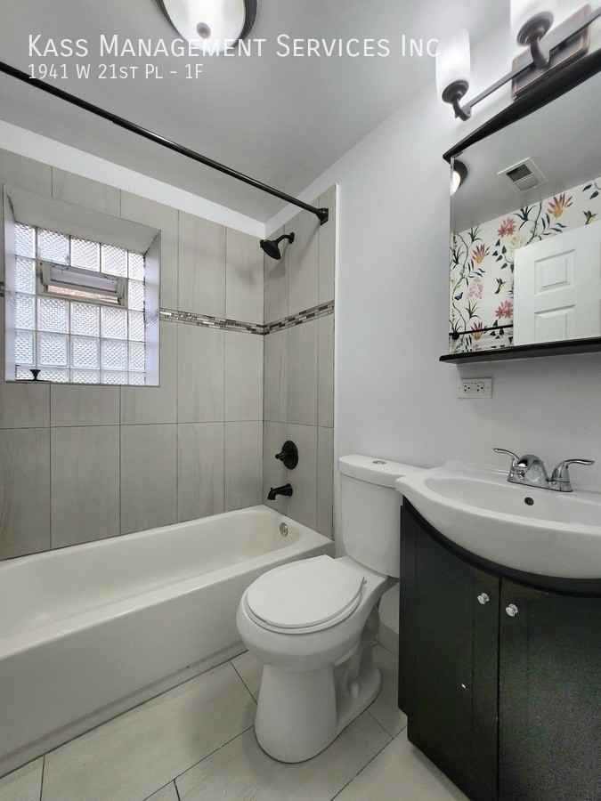 1941 W 21st Pl #1F - Photo 7 of 11