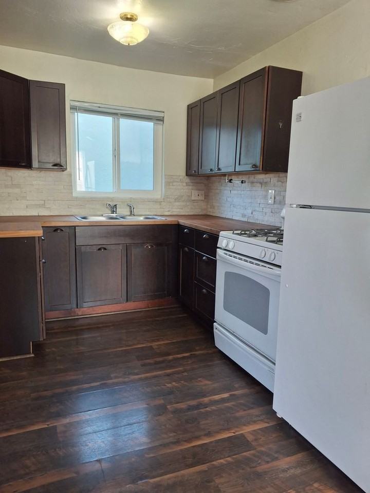 3231 Madison Ave - Photo 4 of 8