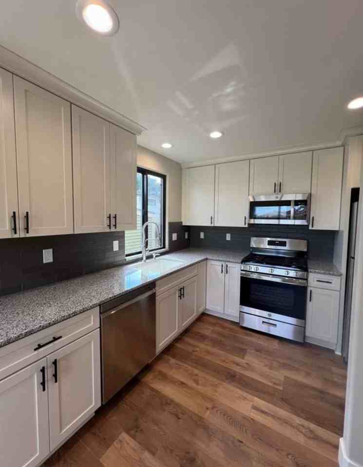 1258 Palm St - Photo 7 of 16