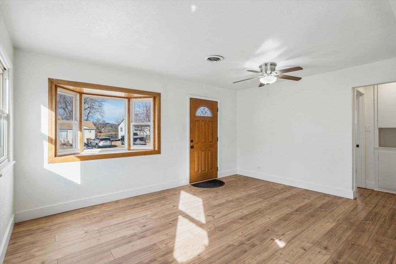 936 Meade St - Photo 2 of 21