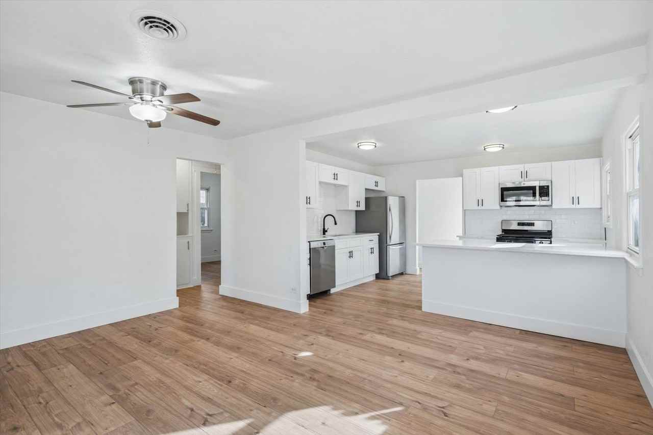 936 Meade St - Photo 5 of 21
