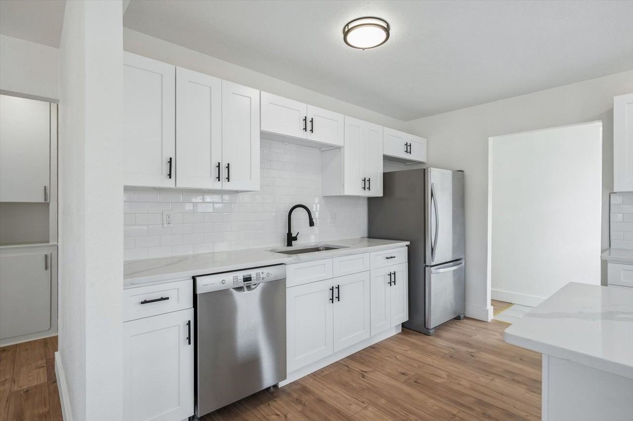 936 Meade St - Photo 6 of 21