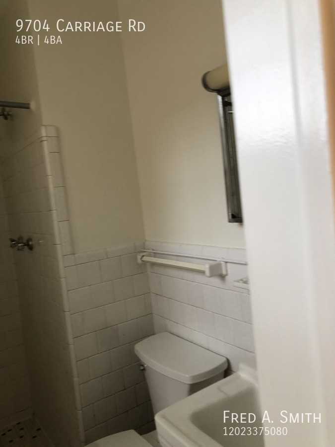 9704 Carriage Rd - Photo 3 of 23