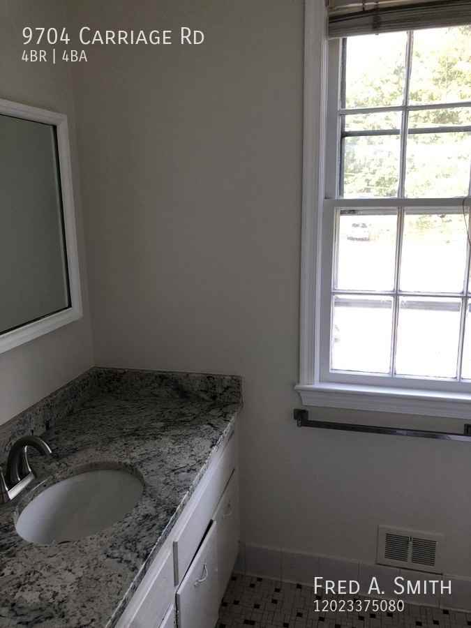 9704 Carriage Rd - Photo 6 of 23